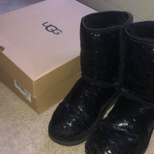 *Offers?* Black sequin ugg boots🖤